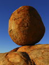 18 Australia - Northern Territory - Devil's Marbles Conservation Reserve -  the Kaytetye people regard the boulders as the eggs of the rainbow serpent - photo by M.Samper)