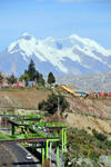 La Paz, Bolivia: mount Illimani and Avenida del Ejercito - va Balcn, a 3 km long raised foothpath paid by Venezuela - Parque Metropolitano Laikacota, Parque Urbano Central - photo by M.Torres