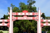 Bandar Seri Begawan, Brunei Darussalam: Chinese gate seen from theTiang Yun Dian Temple - the 'Temple of Flying Clouds' - Jalan Sungai Kianggeh - photo by M.Torres