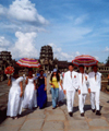 Angkor, Cambodia / Cambodge: Anglor Wat - showing off in the causeway - naga bridge - photo by Miguel Torres