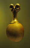 Bogota, Colombia: Gold Museum - Museo del Oro - poporo Quimbaya - ceremonial device that held lime used when chewing coca leaves during religious ceremonies - Mid-Cauca region - photo by M.Torres