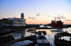 Moroni, Grande Comore / Ngazidja, Comoros islands: dhow port and Old Friday Mosque at dusk - photo by M.Torres