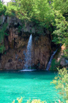 Croatia - Plitvice Lakes National Park: fall and lake - photo by P.Gustafson