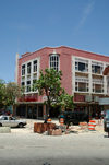 Curacao - Willemstad: Roadworks, old building - photo by S.Green