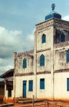 Ghana / Gana - Kumasi: mosque by the market (photo by Gallen Frysinger)