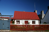 Gotland - Visby: old red roofed house along Murgatan - picket fence - photo by A.Ferrari