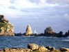 Guadeloupe / Guadalupe / Guadelupe: Guadeloupe - Guadeloupe - Pointe a Chateau: yacht behind the rocks (photographer: R.Ziff)