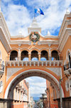 Ciudad de Guatemala / Guatemala city: former Central post office - arch and 13a Calle - Oficina nacional de correos - Centro Cultural Metropolitano - photo by M.Torres