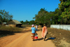 Praia de Varela / Varela beach, Cacheu region, Guinea Bissau / Guin Bissau: Women carriyng water, everyday life / Mulheres a carregar gua, vida quotidiana - photo by R.V.Lopes