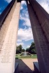 Hungary / Ungarn / Magyarorszg - Mohcs (Pecs province - Southern Transdanubia): war memorial - Dek square / Dek tr (photo by Miguel Torres)