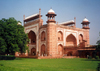 India - Agra (Uttar Pradesh): entrance to the Taj Mahal complex (photo by Miguel Torres)