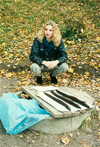 Lithuania - Trakai / Troki: young lady selling eels - fish / Unguriazuves - photo by G.Frysinger