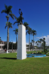 Toamasina / Tamatave, Madagascar: monument on Independence avenue - Araben'ny Fahaleovantena blvd - photo by M.Torres