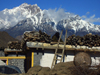 Khingar, Mustang district, Gandaki Zone, Nepal: storing wood on the roof - ladder - mountains - Annapurna Circuit - photo by M.Samper