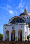 Caacup, department of Cordillera, Paraguay: Basilica of Our Lady of Miracles - hosts a major religious festival, annually on 8 December - Villa Serrana - photo by A.Chang