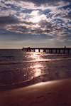 Albufeira - Algarve, Portugal: sun and pier - sol e ponto - photo by M.Durruti