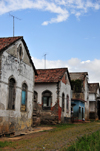 gua Iz plantation / roa  gua Iz, Cantagalo district, So Tom and Prcipe / STP: buildings of the old senzala, still used today - slave accomodation / os velhos pavilhes da senzala so ainda hoje o melhor alojamento disponvel - photo by M.Torres