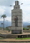 Santo Antnio, distrito de Pagu, Prncipe island, So Tom and Prncipe / STP: Saint Anthony - monument in the traffic circle at end of the main street / Santo Antnio de Lisboa, monumento na rotunda ao fundo da rua principal - photo by G.Frysinger