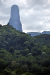 Co Grande peak / pico Co Grande, Cau district, So Tom and Prcipe / STP: 664m volcanic pinnacle - phonolitic rock tower / coluna vulcnica - photo by M.Torres