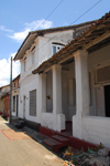 Galle, Southern Province, Sri Lanka: colonial architecture - Dutch 'stoep' - Old Town - UNESCO World Heritage Site - photo by M.Torres