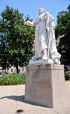 Louisville, Kentucky, USA: statue of Louis XVI, king of France, after whom the city was named - located on Jefferson street, in front of the City Hall - photo by M.Torres