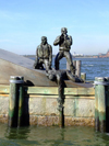 Manhattan (New York City): saving a drowning man - monument at Castle Clinton (photo by M.Bergsma)