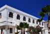 Stone Town, Zanzibar, Tanzania: Ijumaa Mosque - white faade and deep blue sky - Malindi area - photo by M.Torres